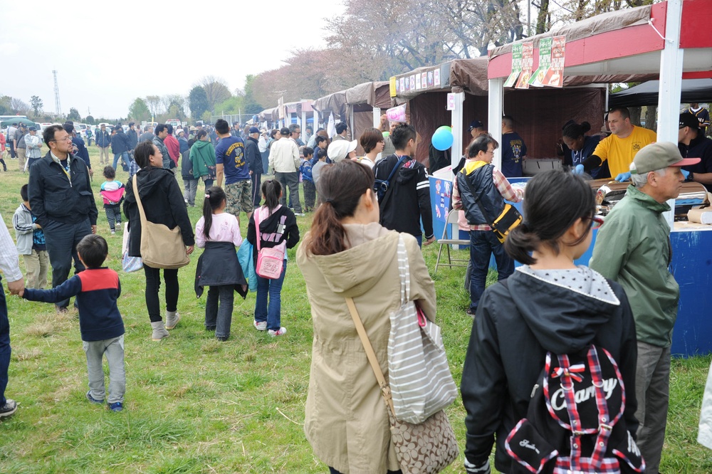 Sailors participate in Japanese Cherry Blossom Festival