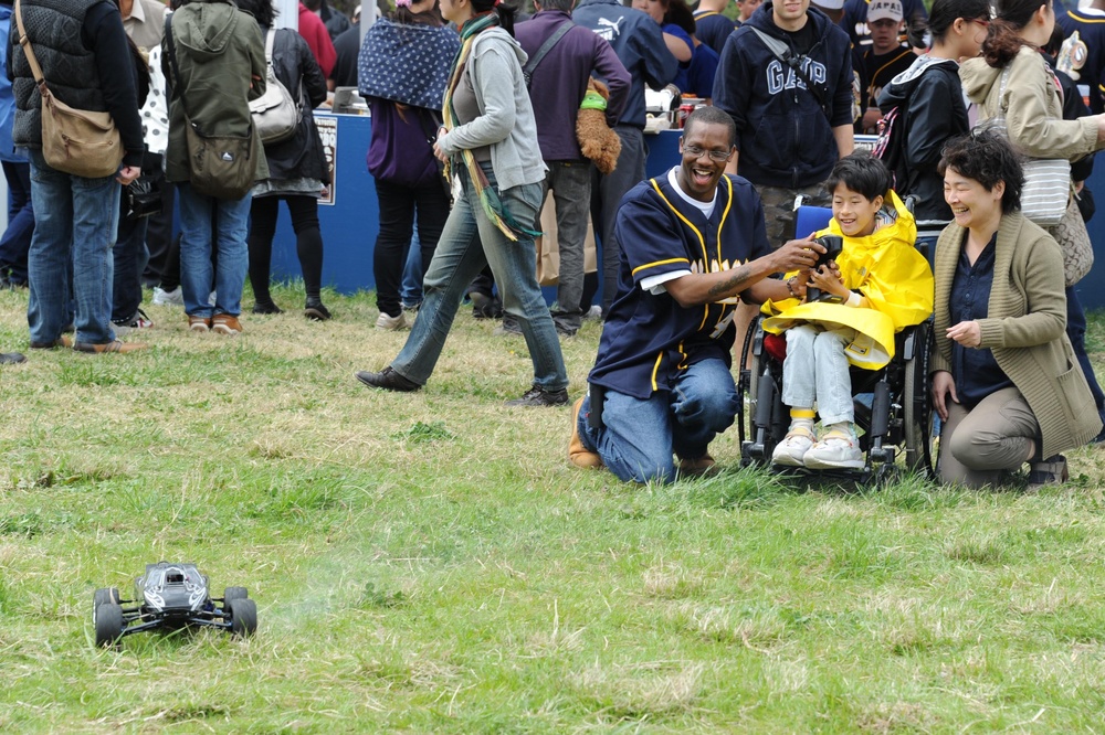 Sailors participate in Japanese Cherry Blossom Festival