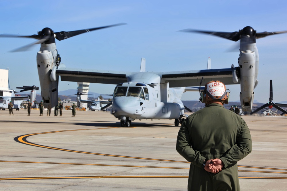 VMM-165 Training flight