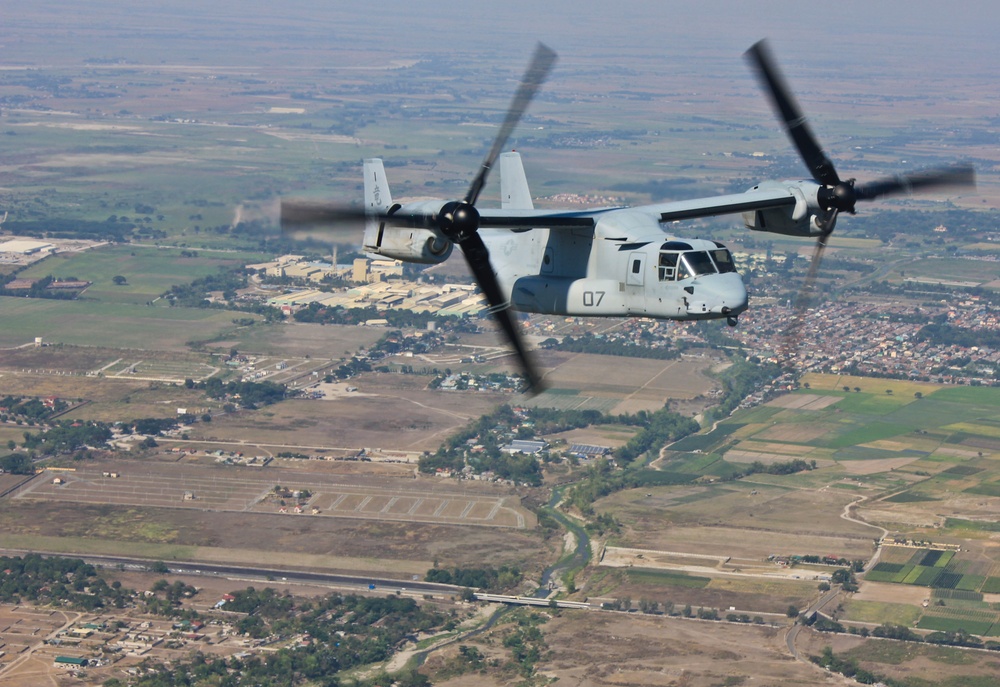 Pilots conduct familiarization flights over Philippines for exercise