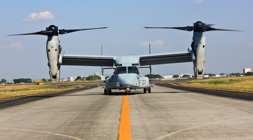 Pilots conduct familiarization flights over Philippines for exercise