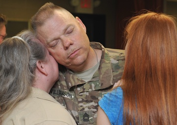 5-19th Agribusiness Development Team soldiers return from OEF deployment