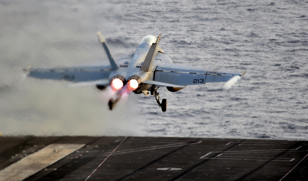 Launch aboard USS Abraham Lincoln