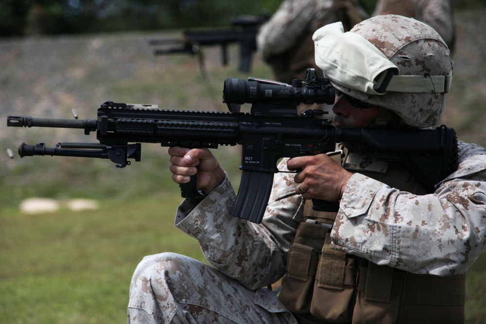 Logistics Marines train with new IAR