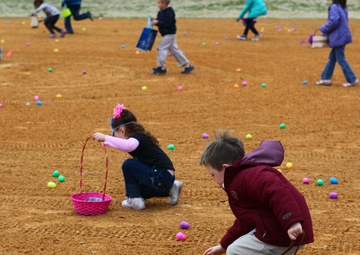 Children race to find Easter Bunny’s eggs