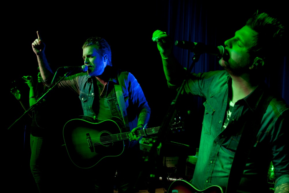 Lee provides POW!er concert for Pendleton heroes
