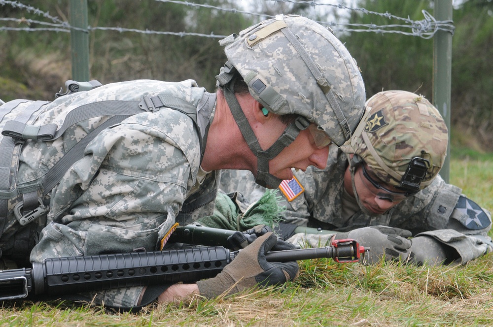 Expert Field Medical Badge candidates attempt qualification