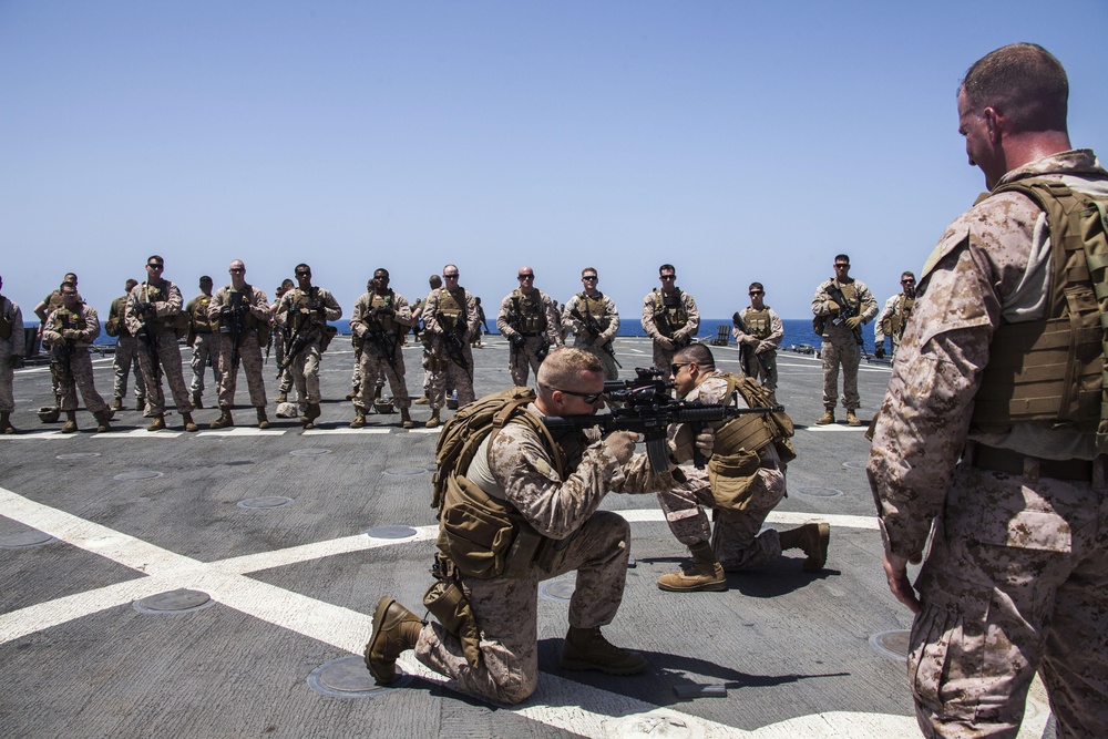 DVIDS - Images - 26th MEU conducts weapons handling drills [Image 6 of 8]