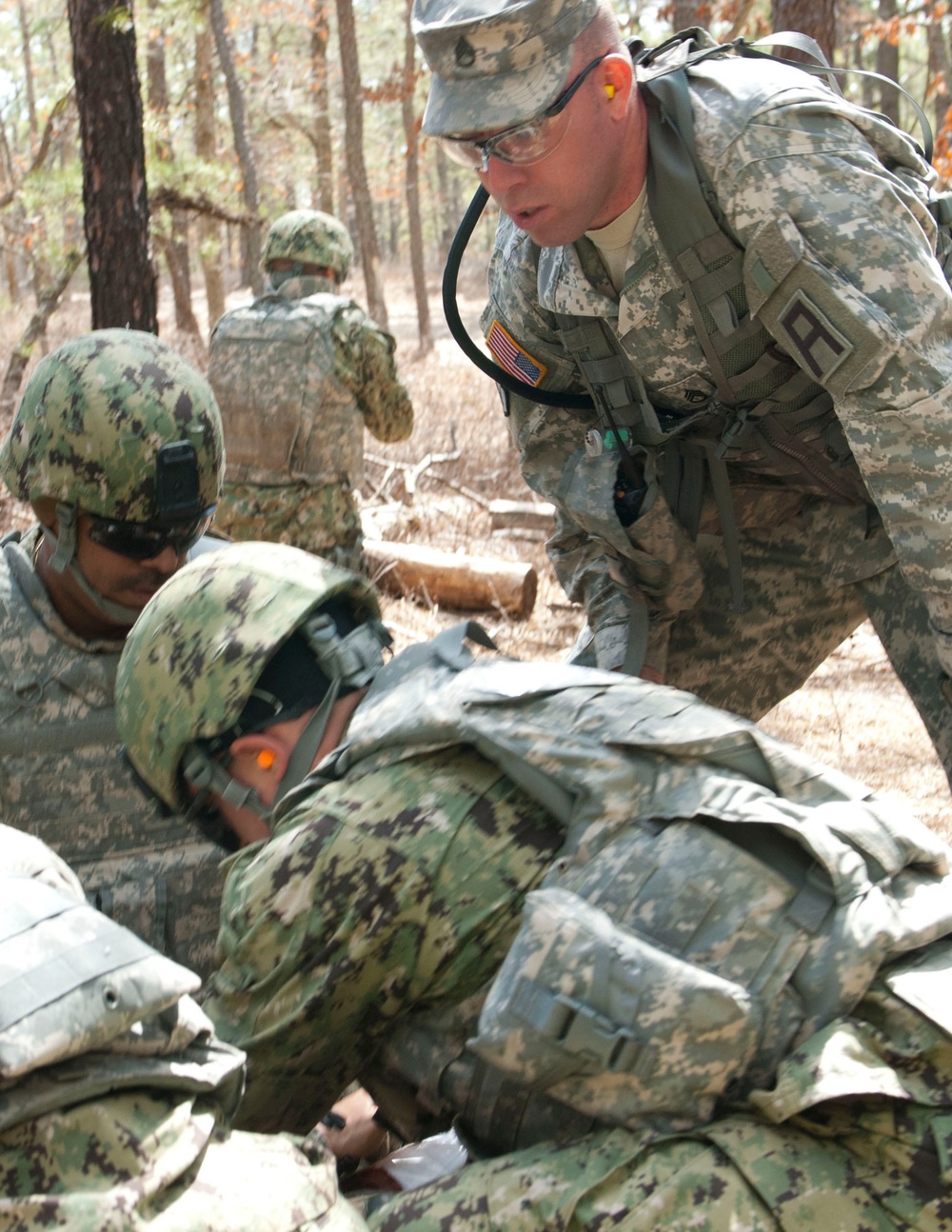 First Army trainer/mentor oversees combat lifesaver field training