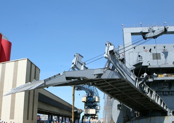 Joint Task Force teams up for African Lion 13 maritime offload