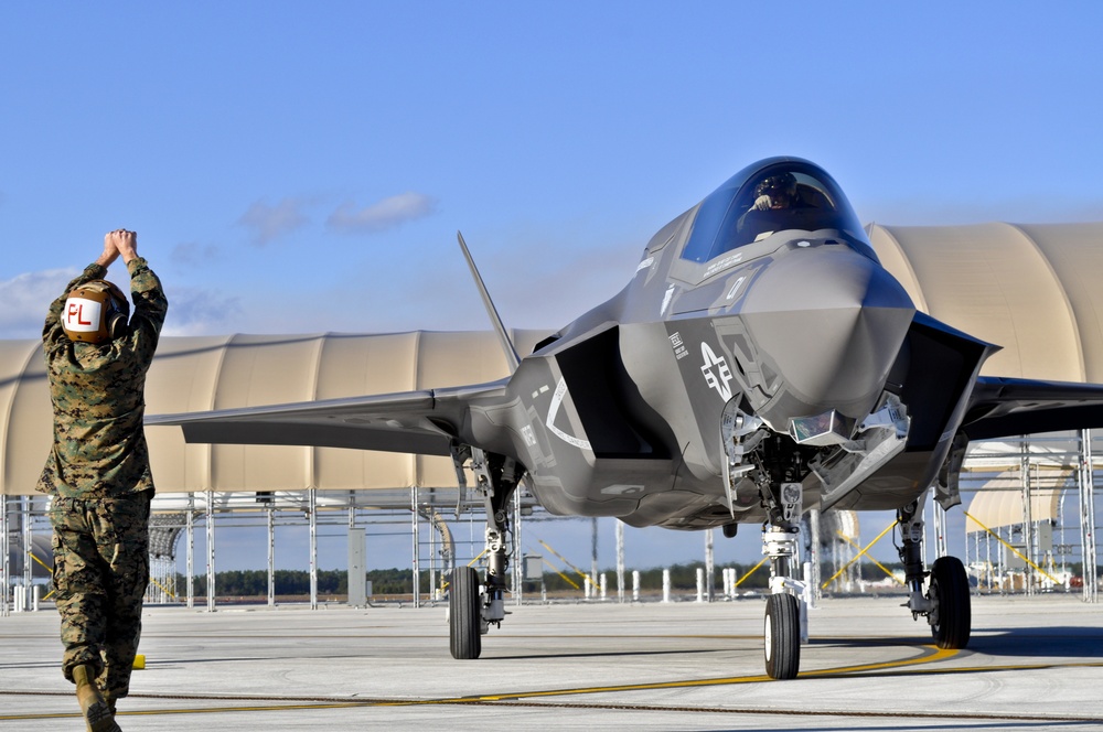 Gunnery sergeant becomes first enlisted Marine to rev Lightning II engines