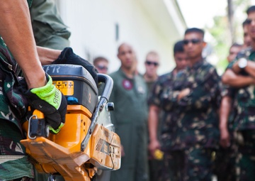 Philippine, US firefighters train ‘shoulder-to-shoulder’ on rescue equipment