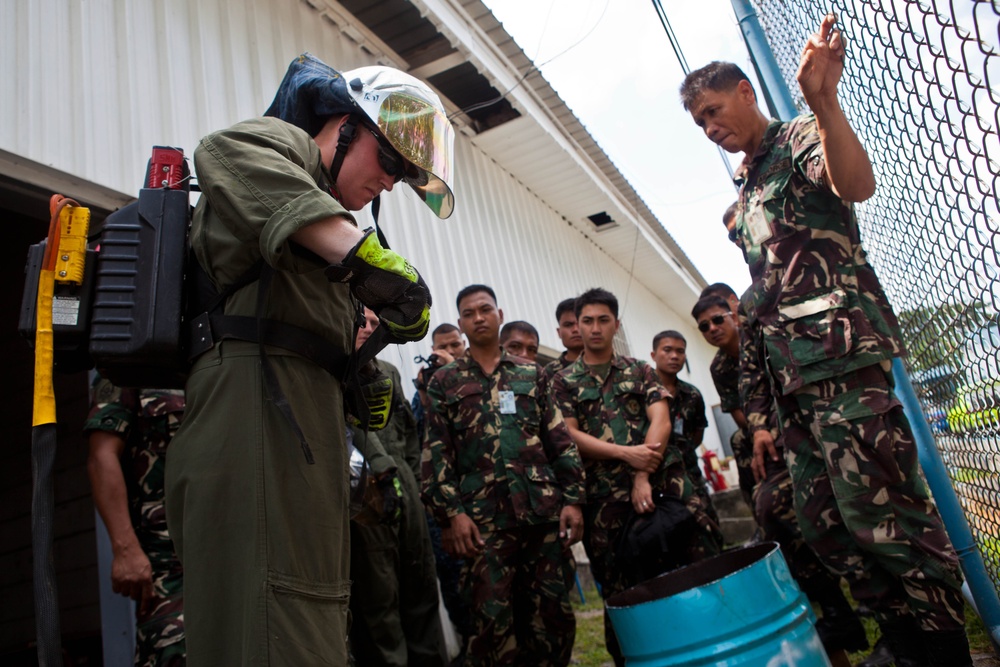 Philippine, US firefighters train ‘shoulder-to-shoulder’ on rescue equipment