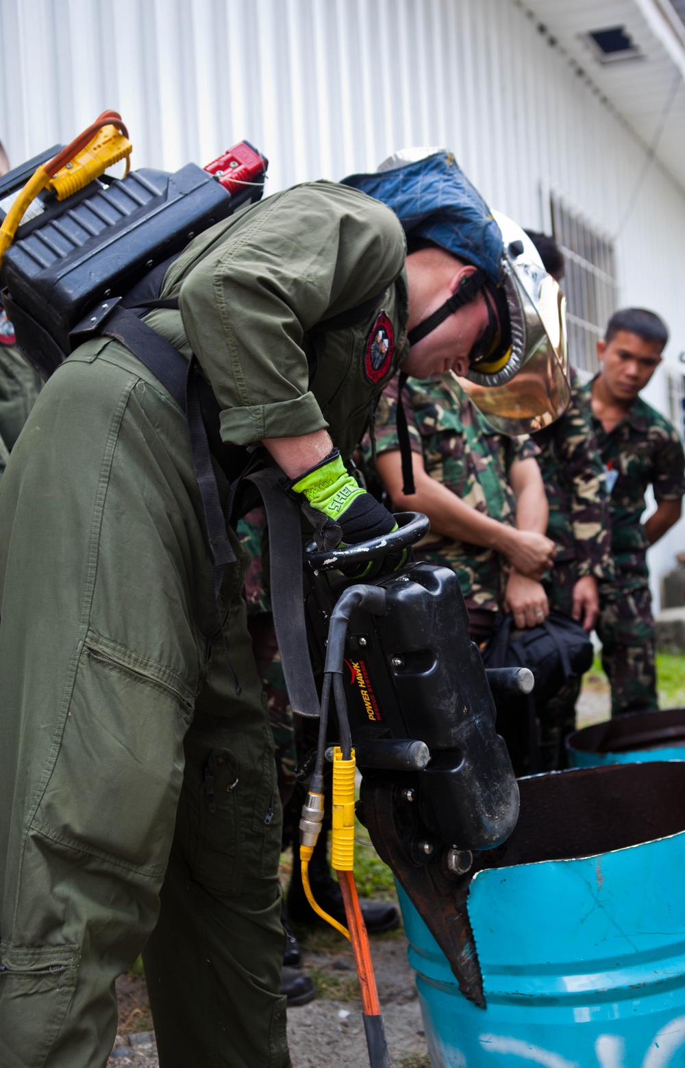 Philippine, US firefighters train ‘shoulder-to-shoulder’ on rescue equipment