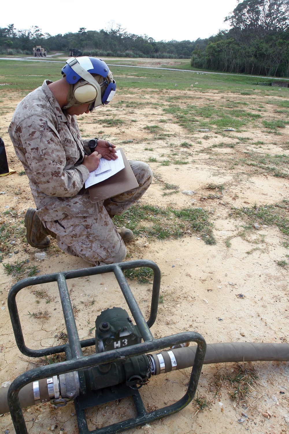 Marines forward-arm, refuel helicopters during FARP exercise