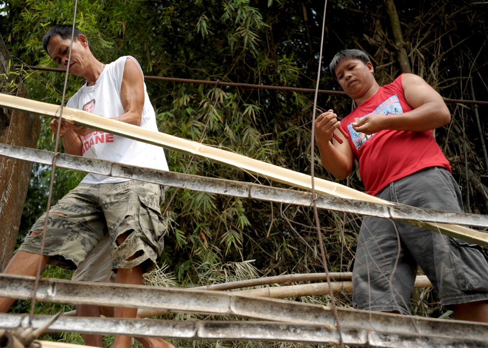 BK 13 - Barangay residents help combined Philippine-US Army Team stay ahead of schedule