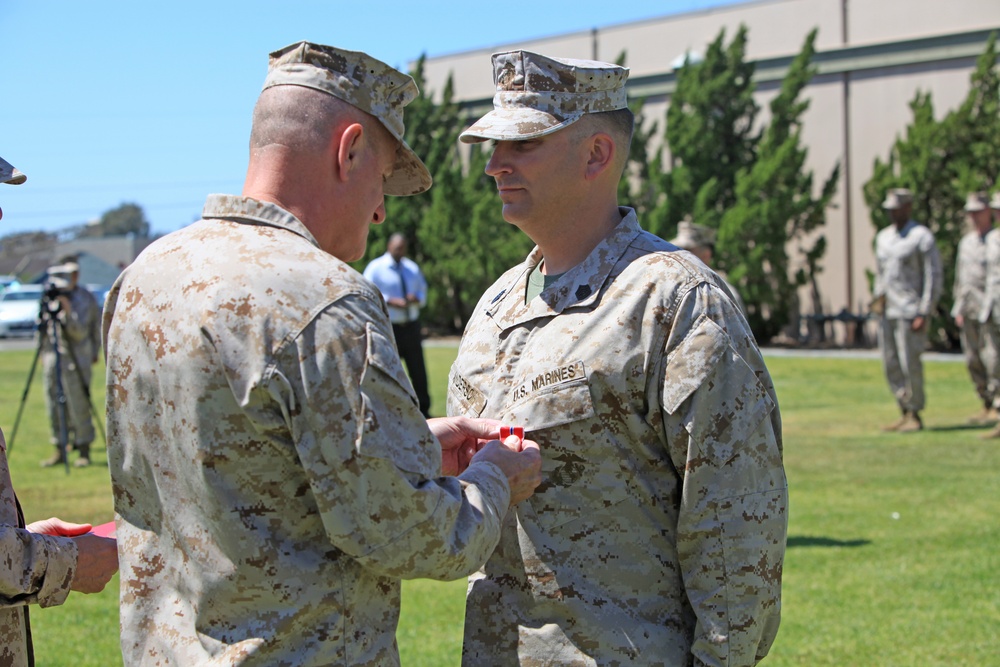 DVIDS - Images - Gunnery Sgt Anderson Receives Bronze Star Medal [Image ...