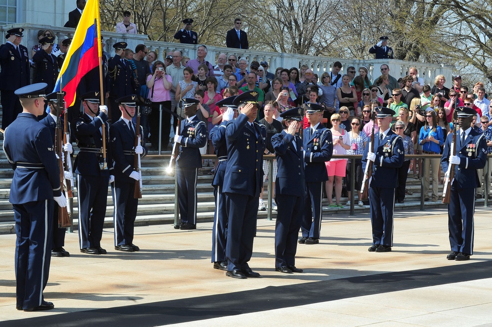 US airmen honor Colombian air force