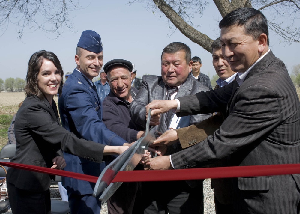 Kyrgyz villagers celebrate water improvement project