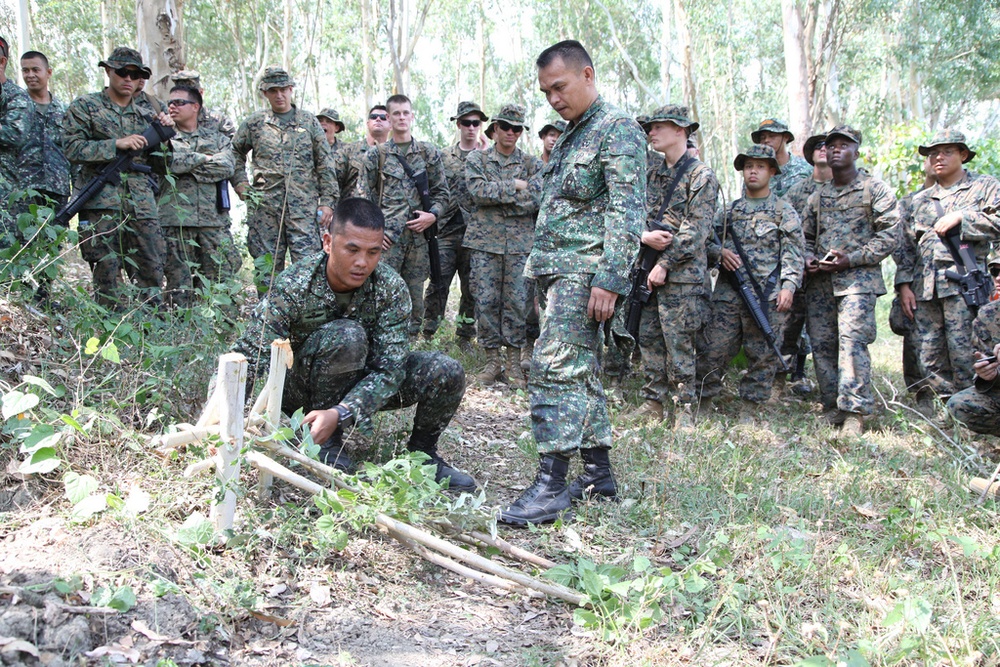 Philippine, US Marines learn jungle survival techniques