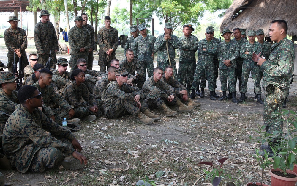 Philippine, US Marines learn jungle survival techniques