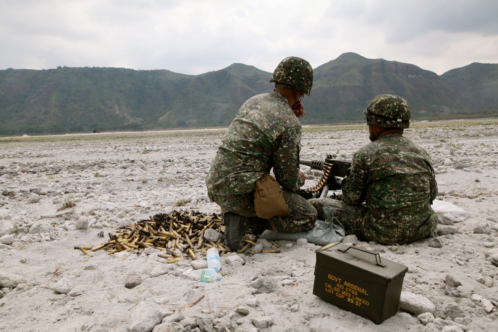 Philippine, US Marines conduct live-fire ranges