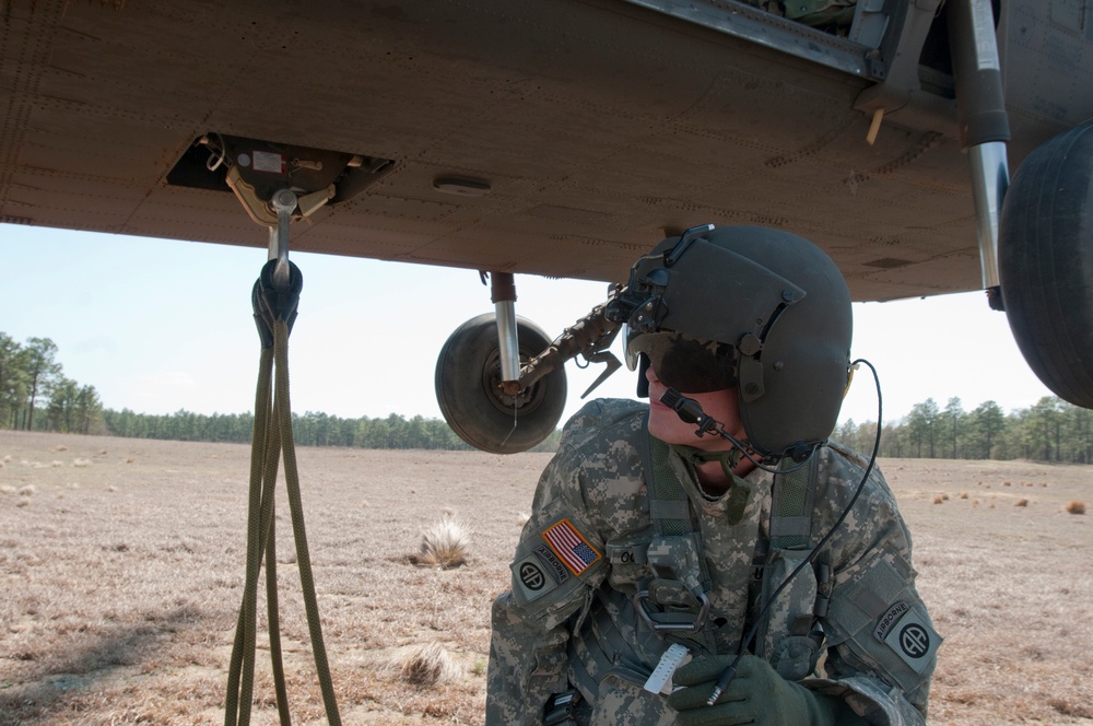 All-American UH-60 aviators train for slingload ops