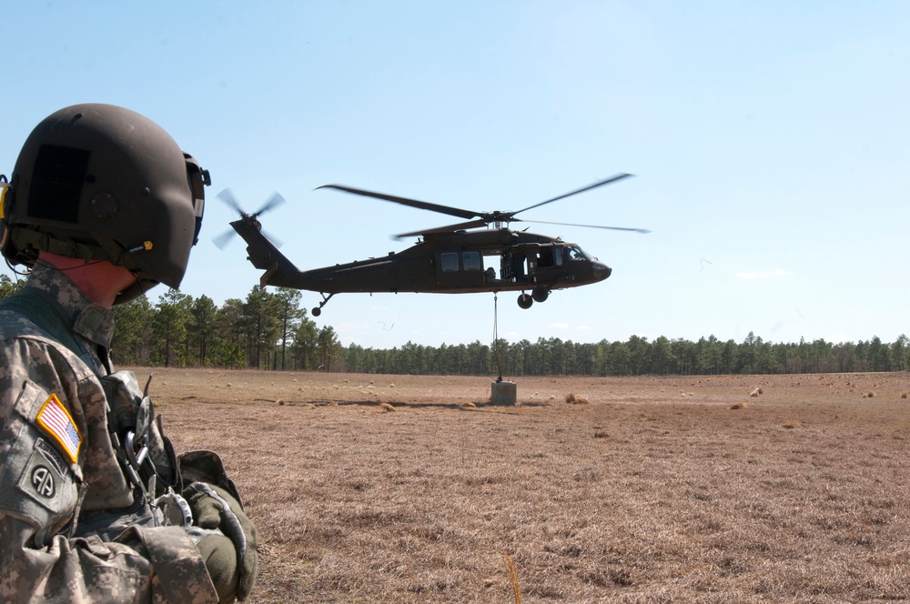 All-American UH-60 aviators train for slingload ops