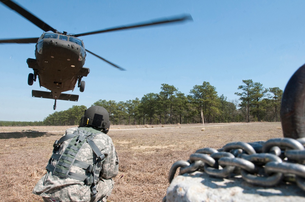 All-American UH-60 aviators train for slingload ops