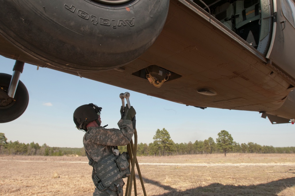 All-American UH-60 aviators train for slingload ops