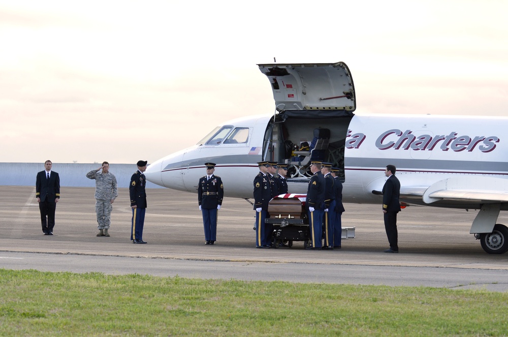 Tenn. Military Funeral Honors performs dignified transfer of the remains of Army Staff Sgt. Christopher M. Ward of Oak Ridge