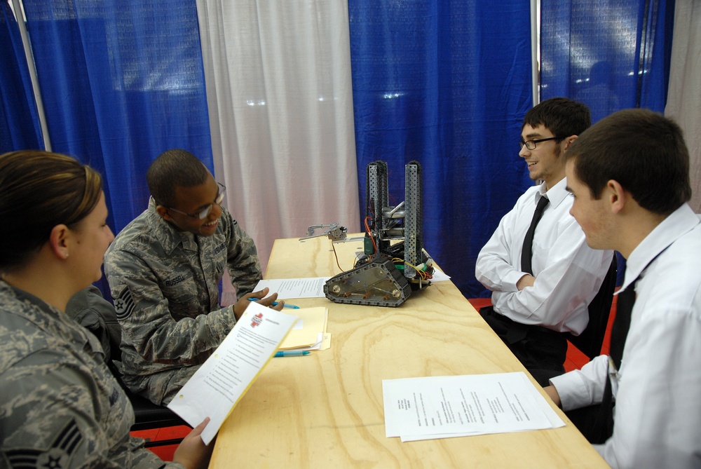 Wisconsin National Guard airmen aid high school skills competition