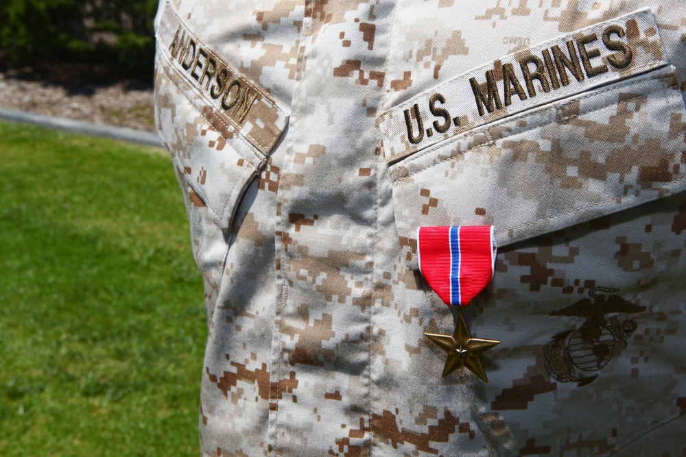 3rd Marine Aircraft Wing Marine receives Bronze Star