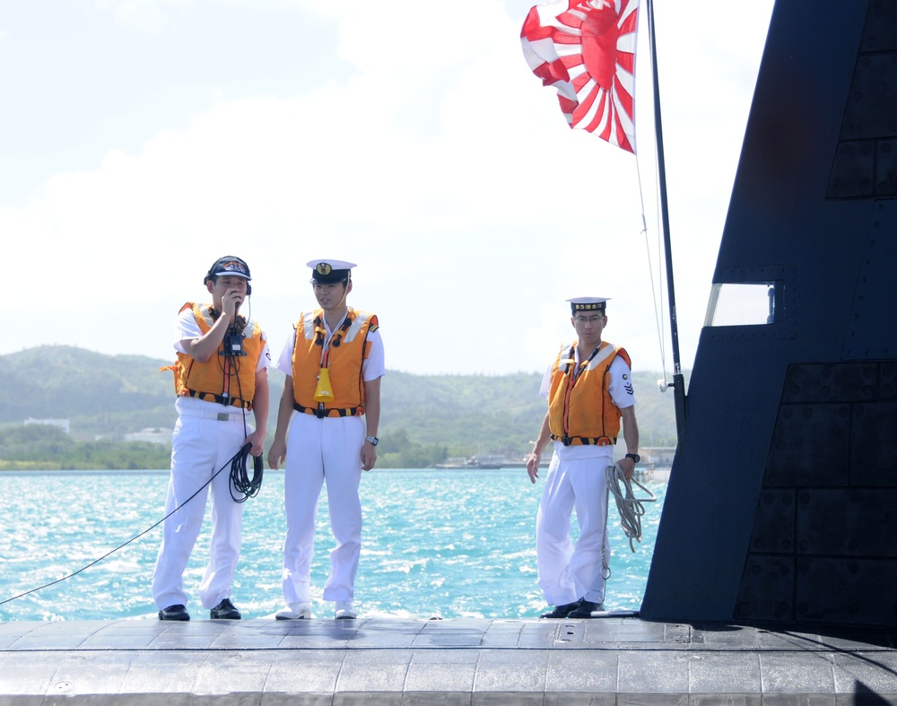 Hakuryu visits Guam