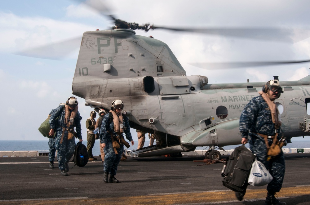 USS Peleliu conducts flight quarters