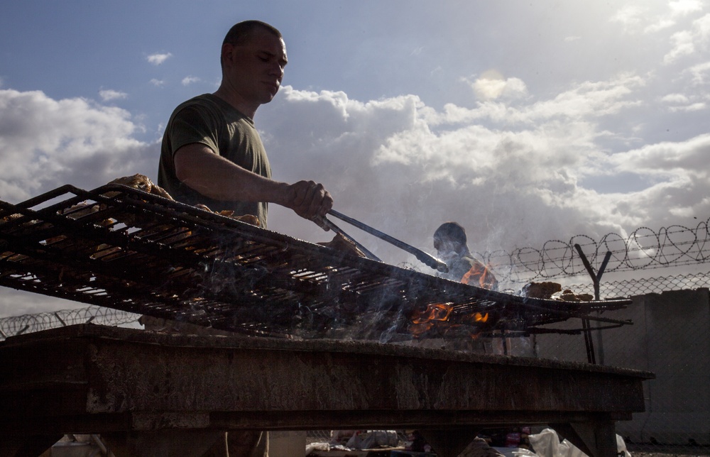 Combat cooks feed FOB