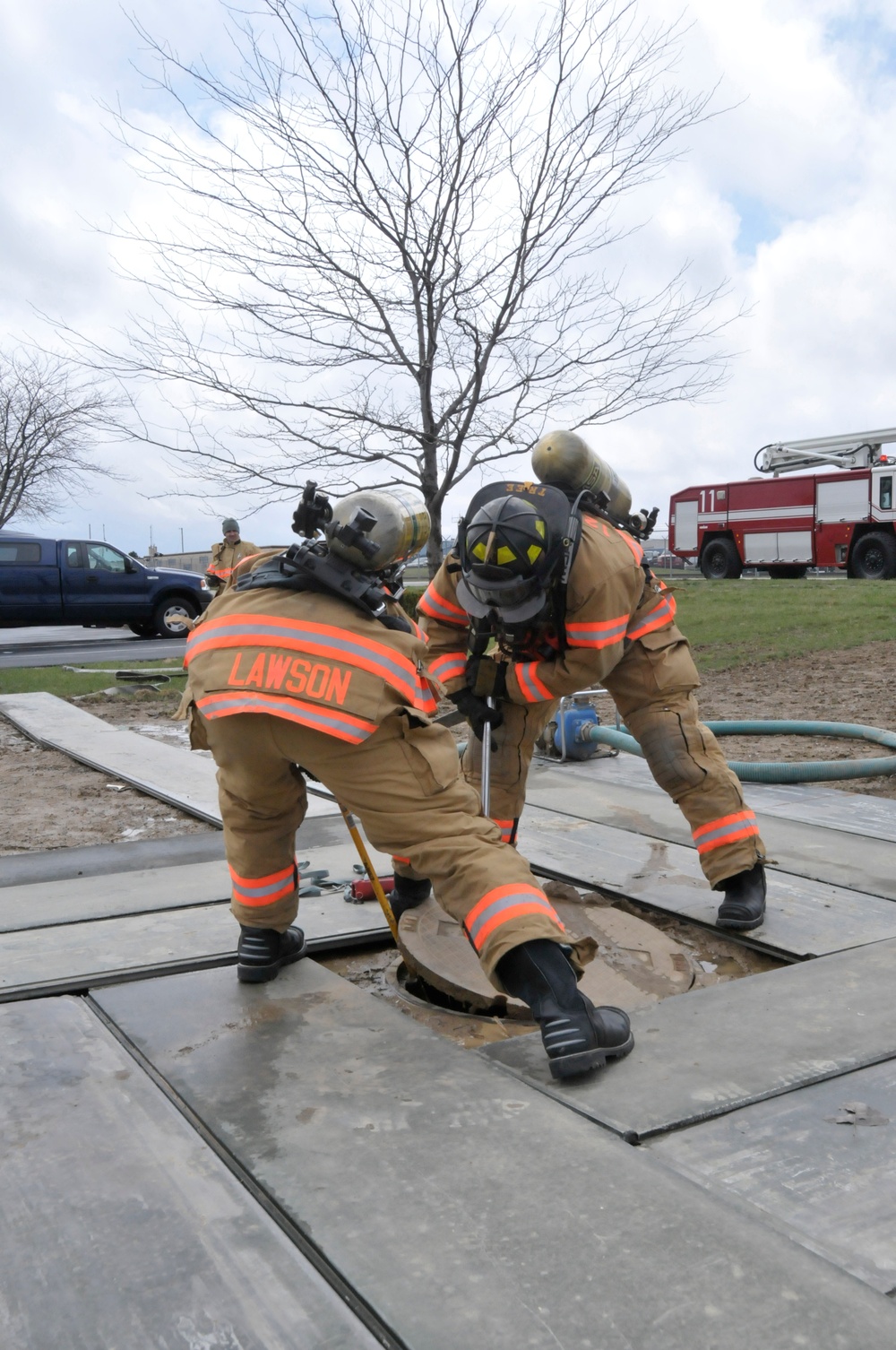 122nd Fighter Wing Fire Department confined space exercise