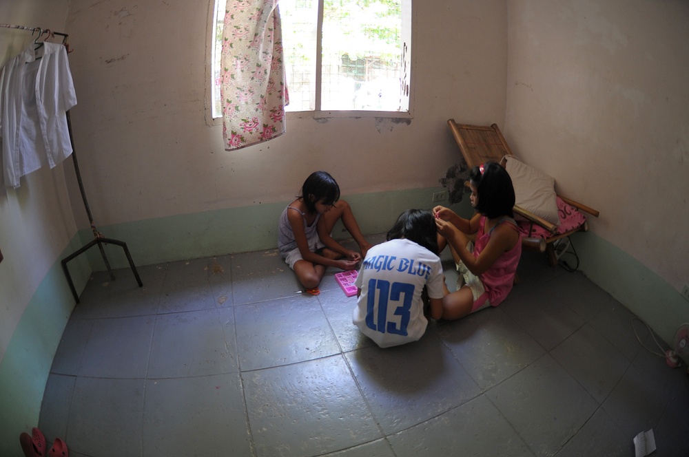 BK 13 - JCMOTF volunteers give displaced children peace from heat