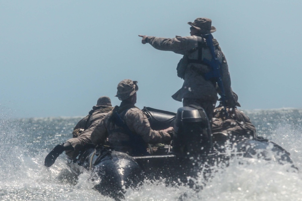 2nd Recon trains in open water