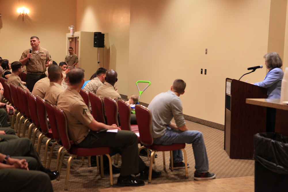 Mrs. Petraeus visits Marines, families aboard Camp Pendleton