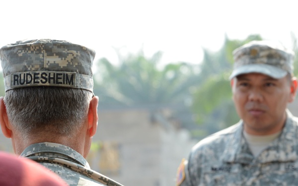 Army South CG receives update from Maj. Munoz