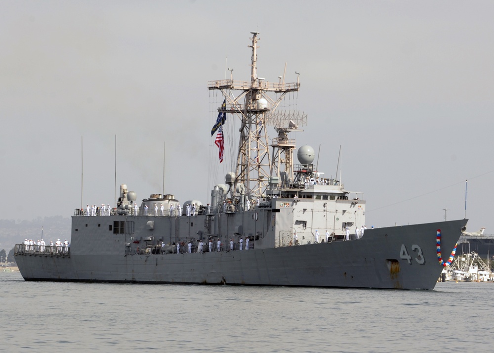 USS Thach returns to San Diego