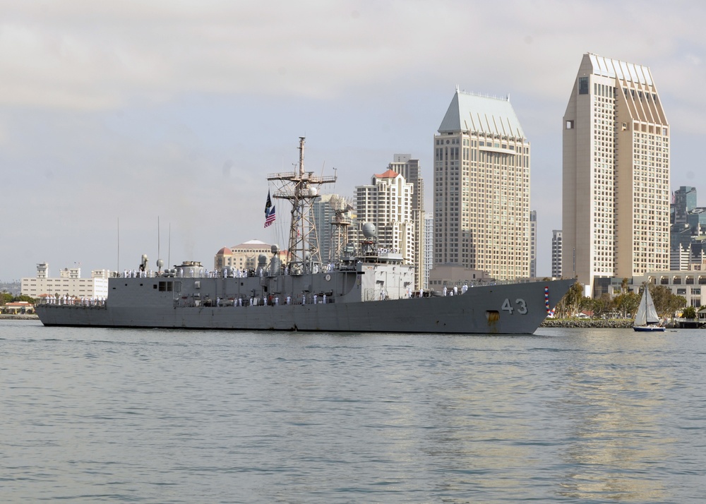 USS Thach returns to San Diego