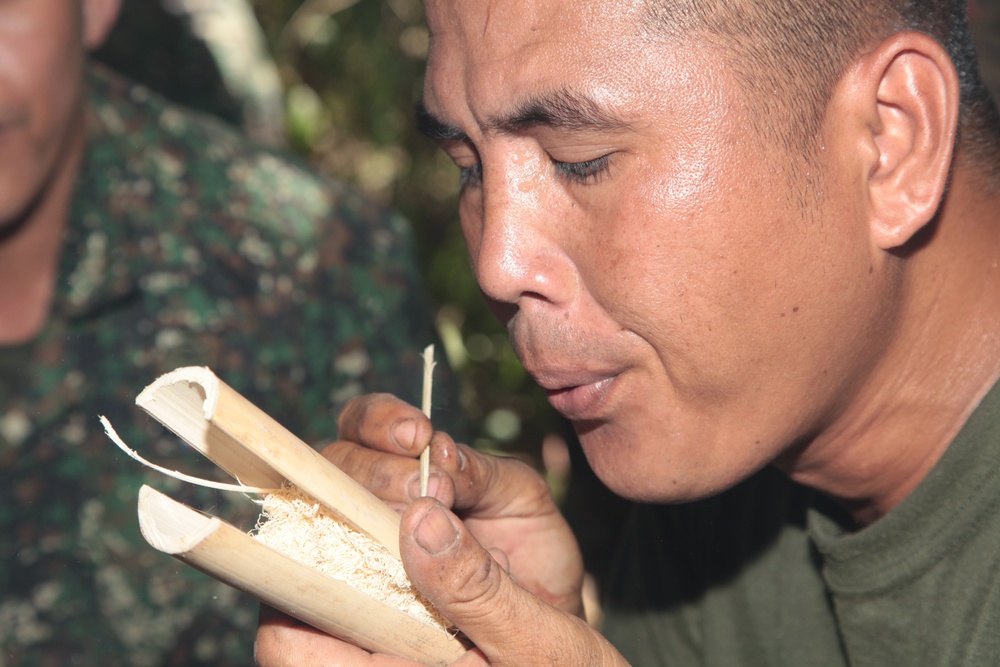Philippine Marines share jungle survival skills with US Marines