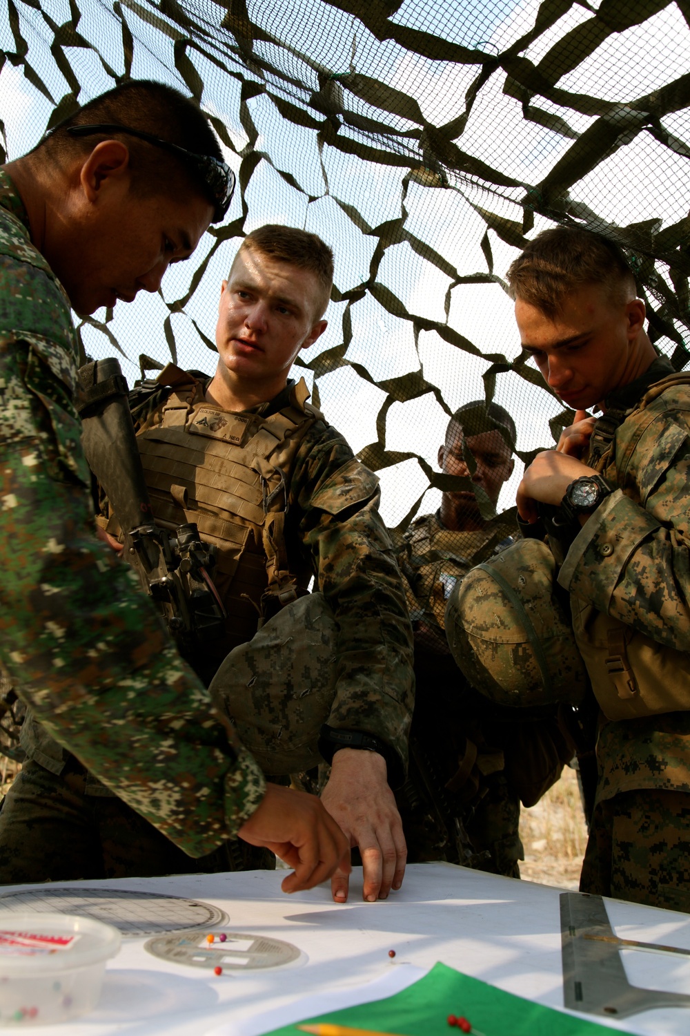 Philippine, US Marines conduct bilateral artillery training