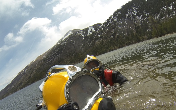 UCT 2 conducts cold weather and altitude surface supplied diving Operations