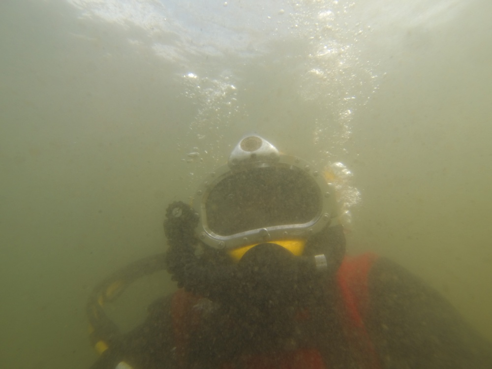 UCT 2 conducts surface supplied diver training