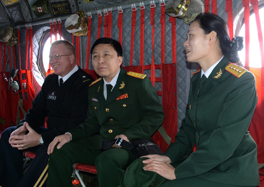 Vietnam delegation tours CH-47 Chinook helicopter