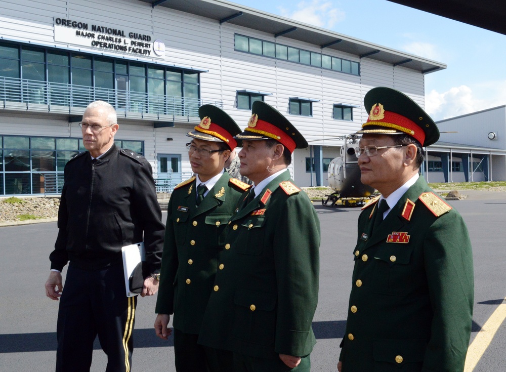 Vietnam delegation tours Oregon National Guard aviation facility