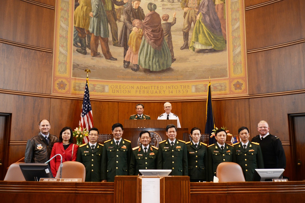 Vietnam People's Army delegation visits Oregon Capitol